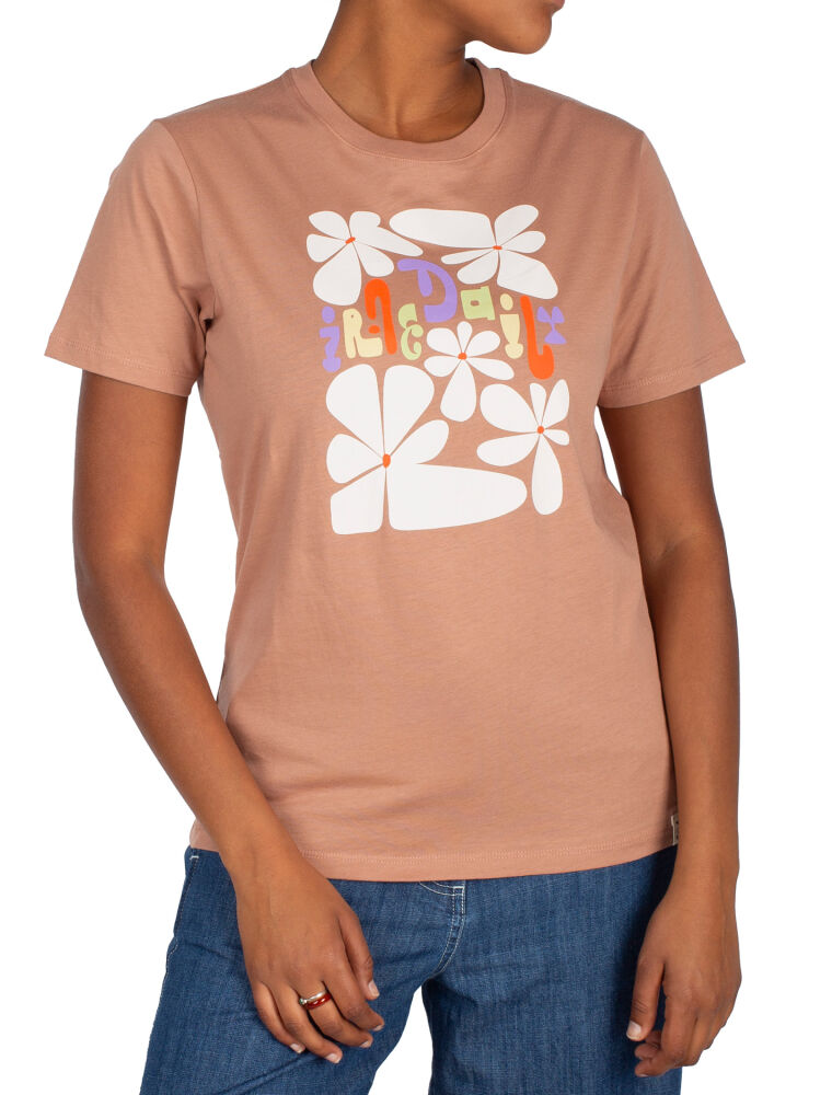 De La Fleur Tee [cedar rose]